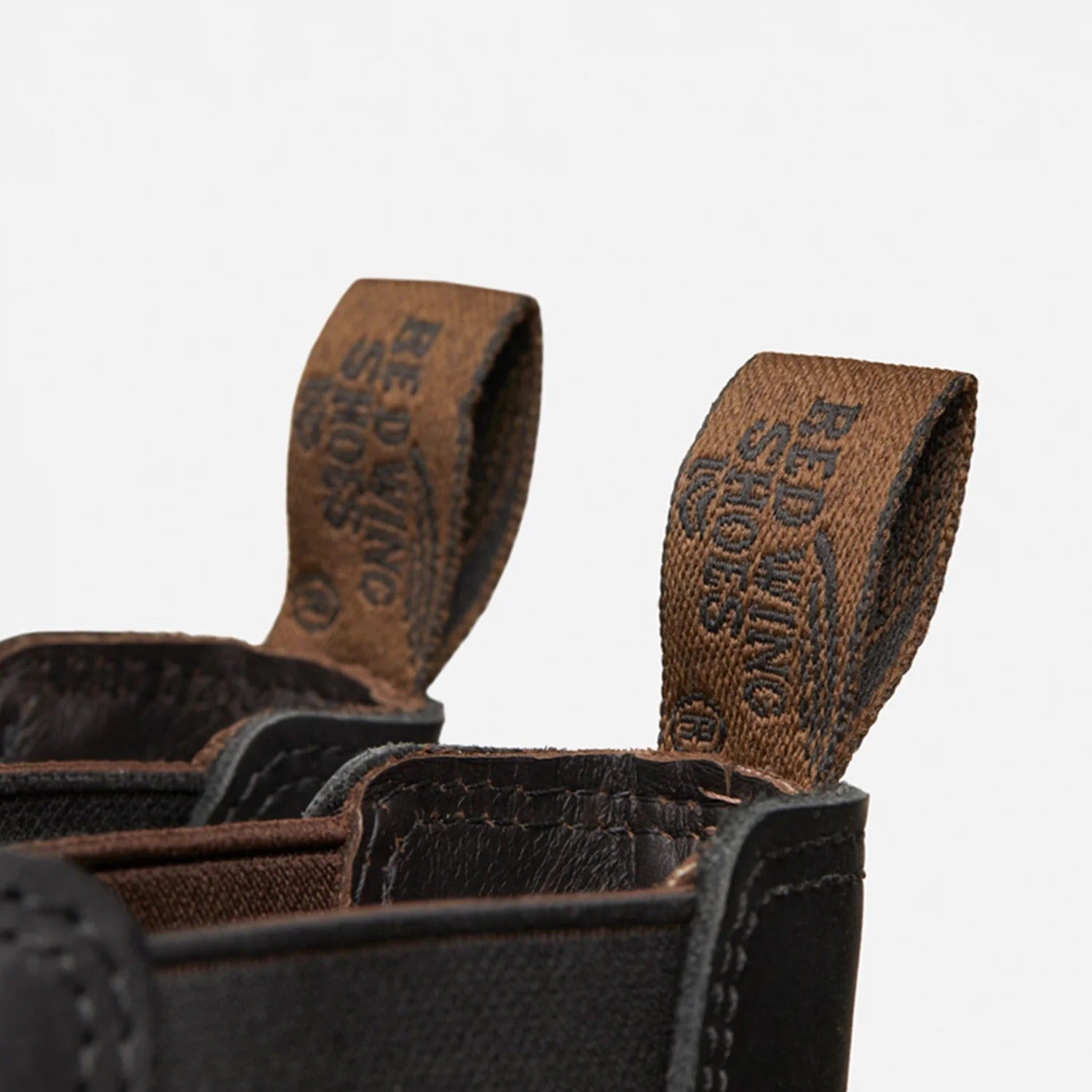 Red Wing 3194 Classic Chelsea Black Harness