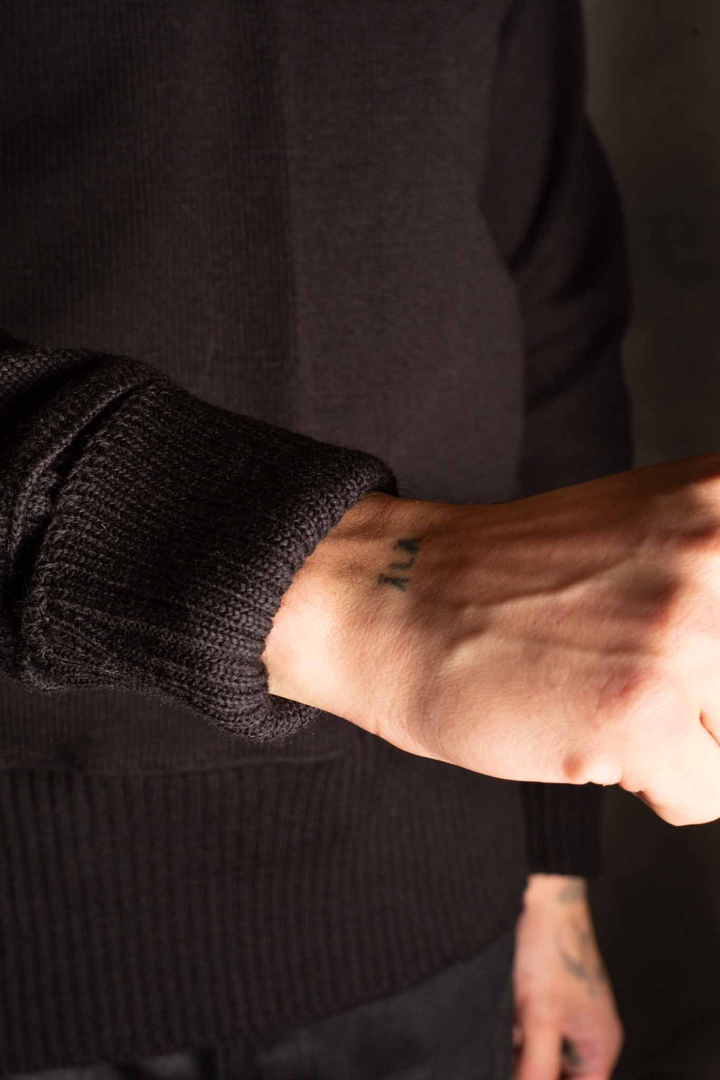 Dehen Motorcycle Sweater - Black