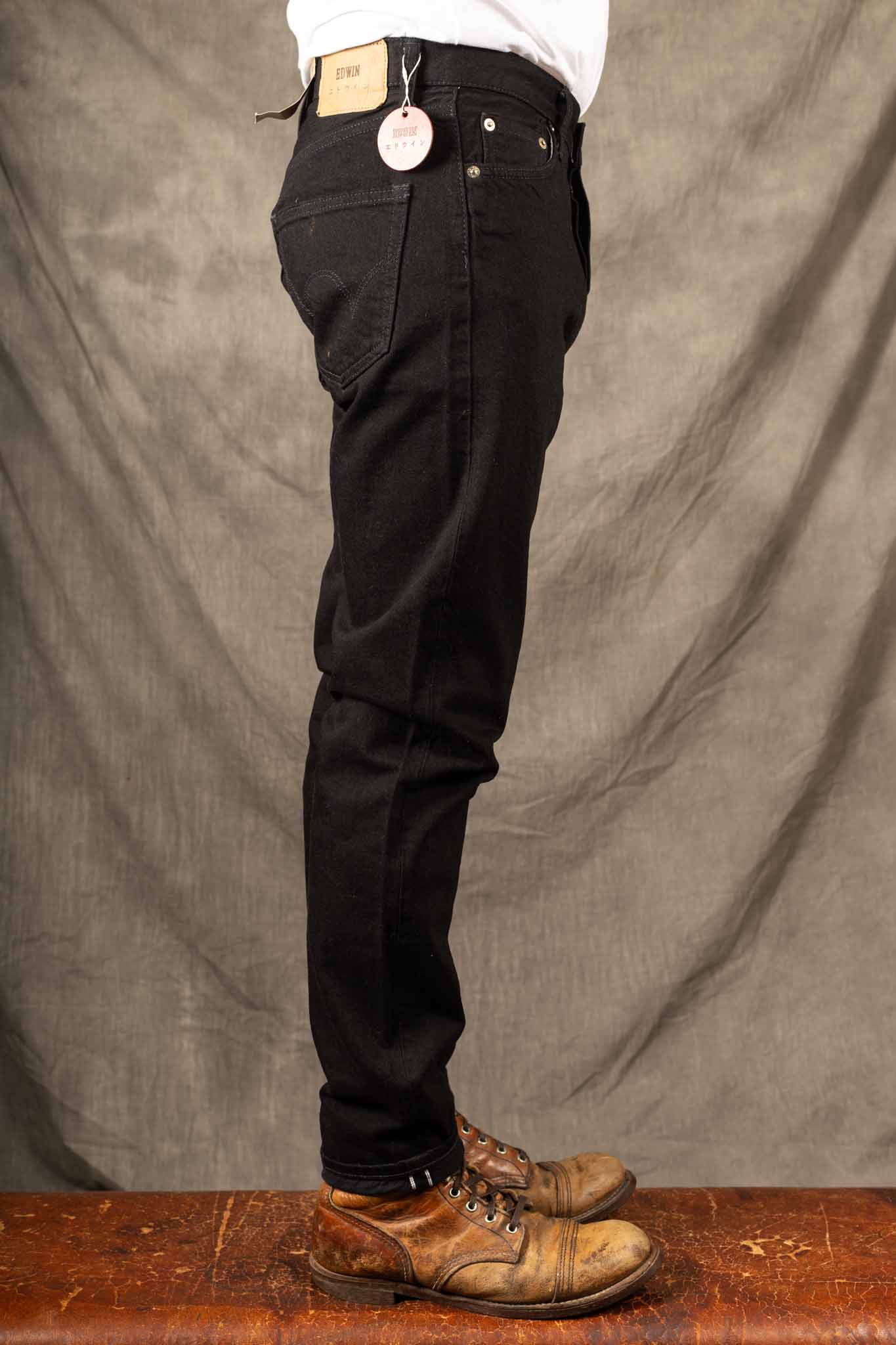 Edwin Made in Japan, Regular Tapered, 11oz Kaihara, Purple x White Selvage - Black Rinsed