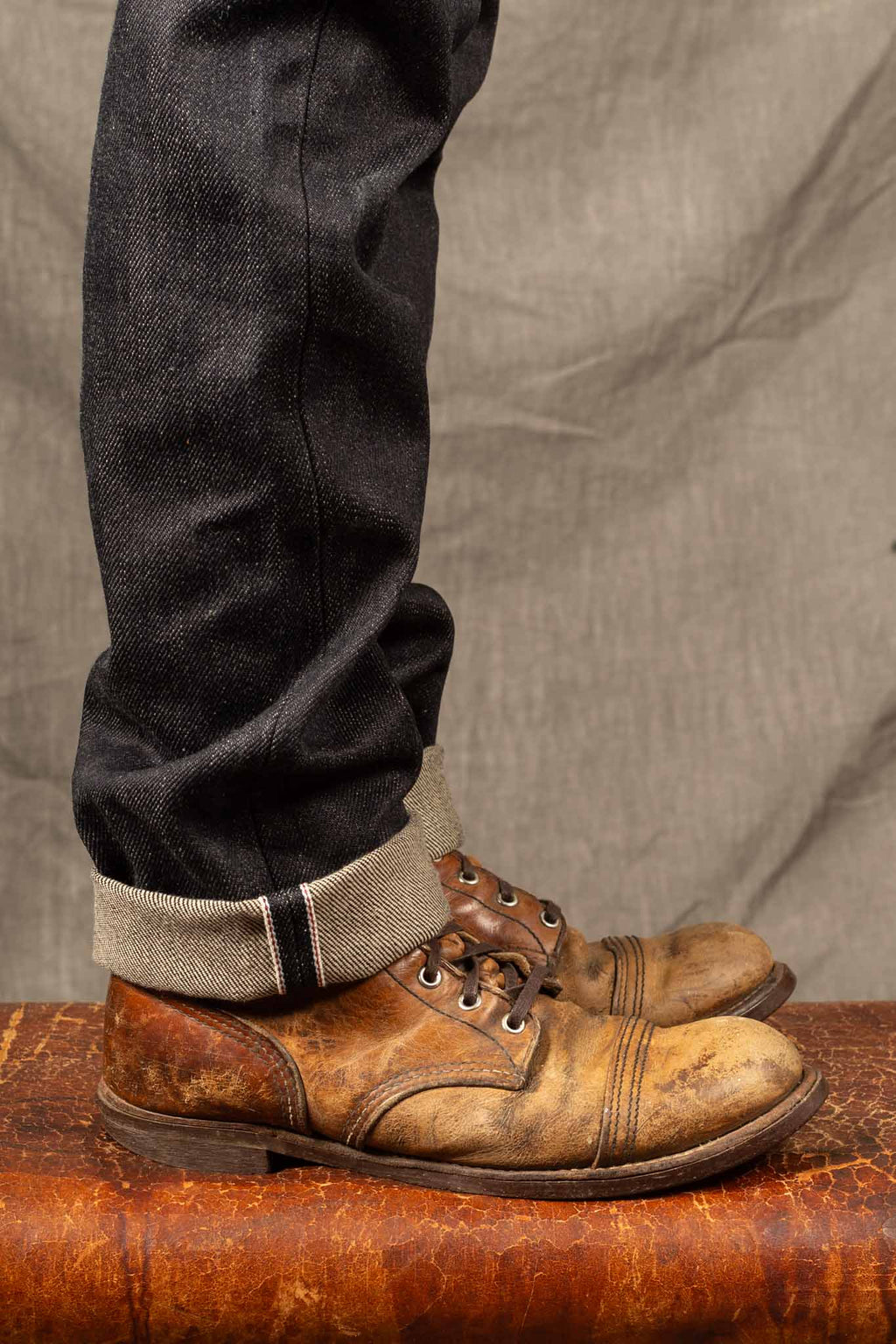 Iron Heart IH-555-XHS 25Oz Selvedge Slim Cut