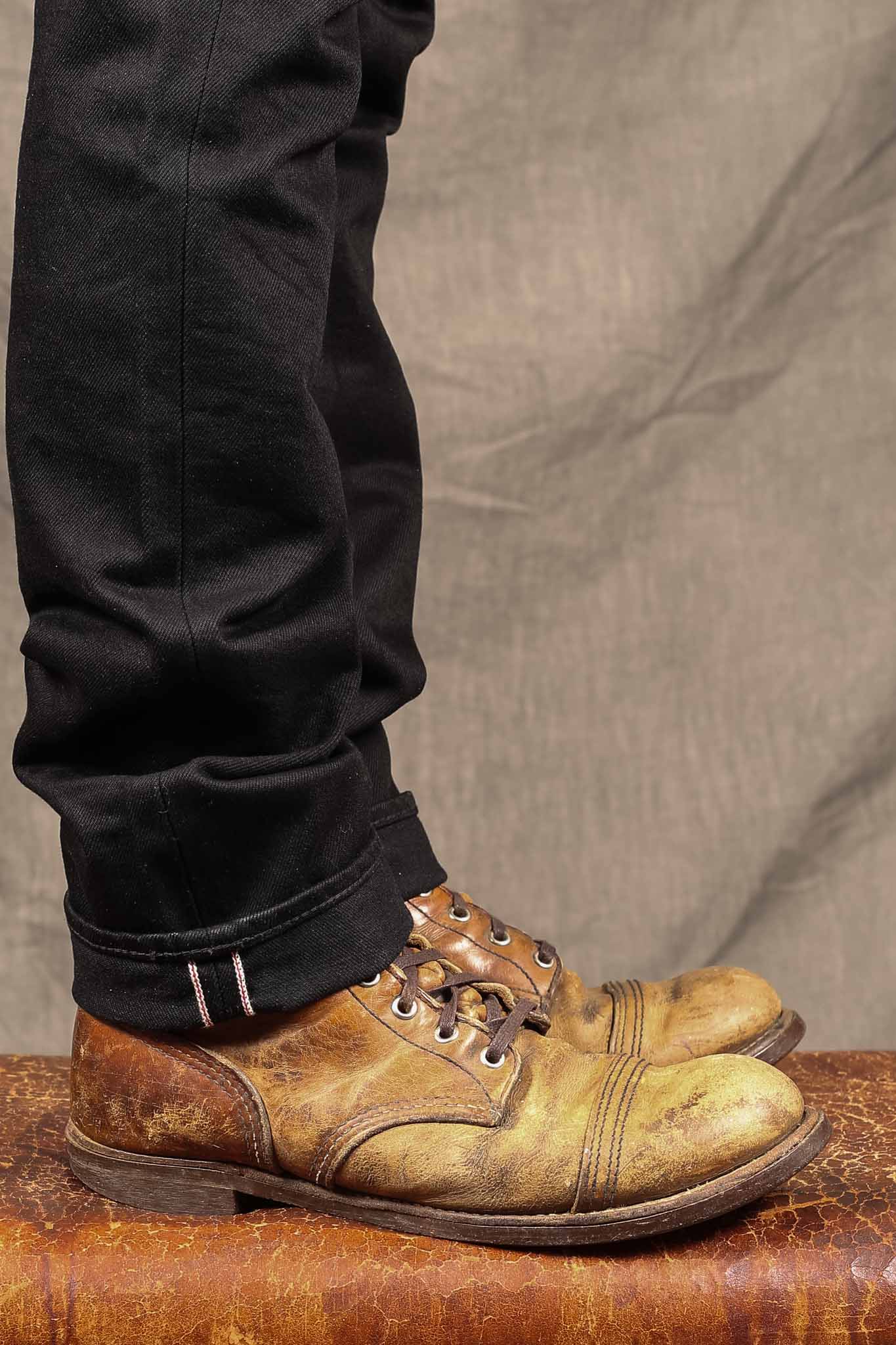 Iron Heart IH-555S-142bb - 14oz Selvedge Denim Slim Jeans - Black/Black