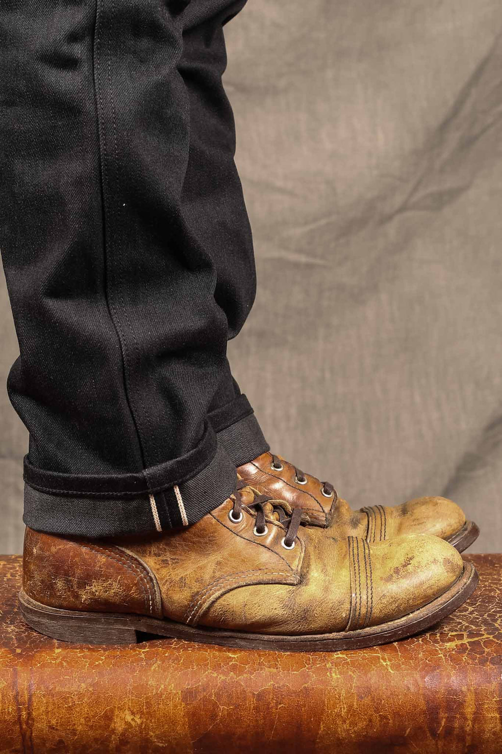 Freenote Cloth - rios Slim Straight raw 14.25 oz black grey japanese denim