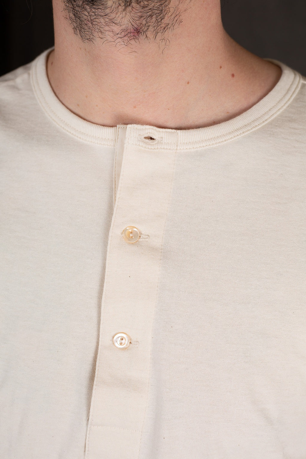 Merz b. Schwanen 207 Classic Henley Short Sleeve  Nature White